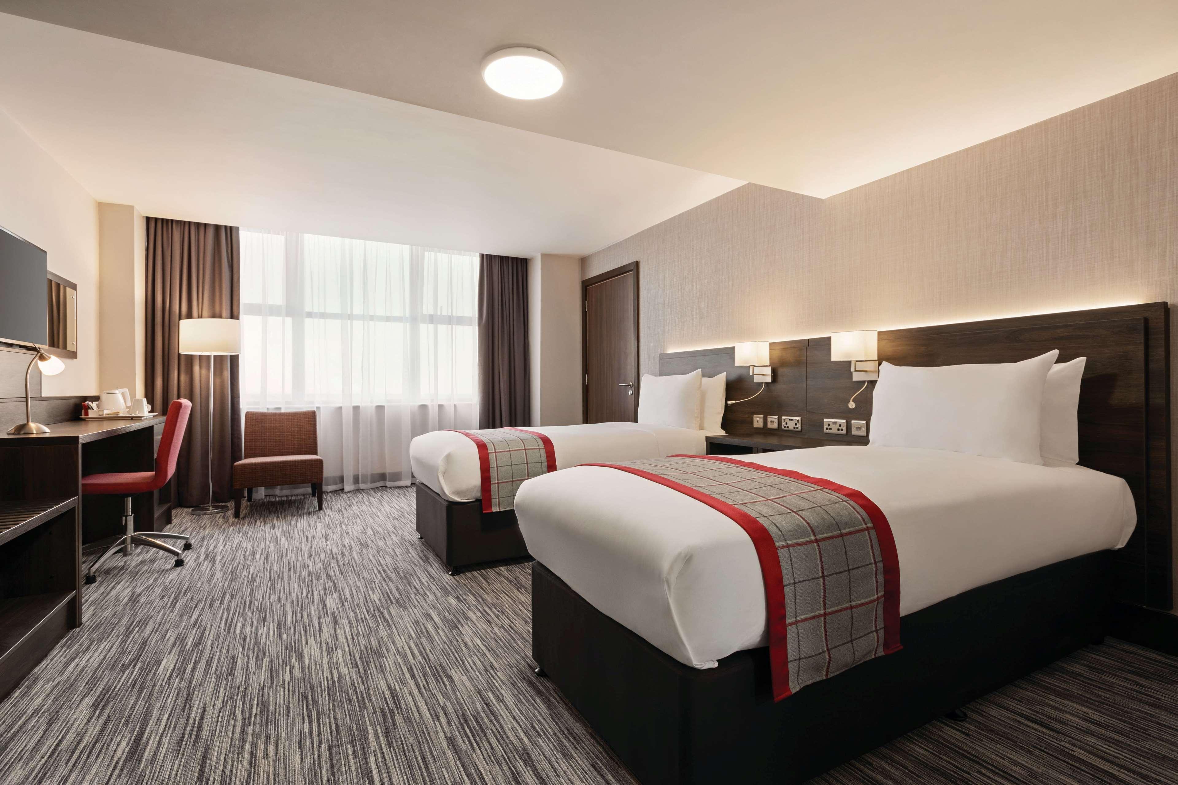 Ramada By Wyndham Leeds East 4*