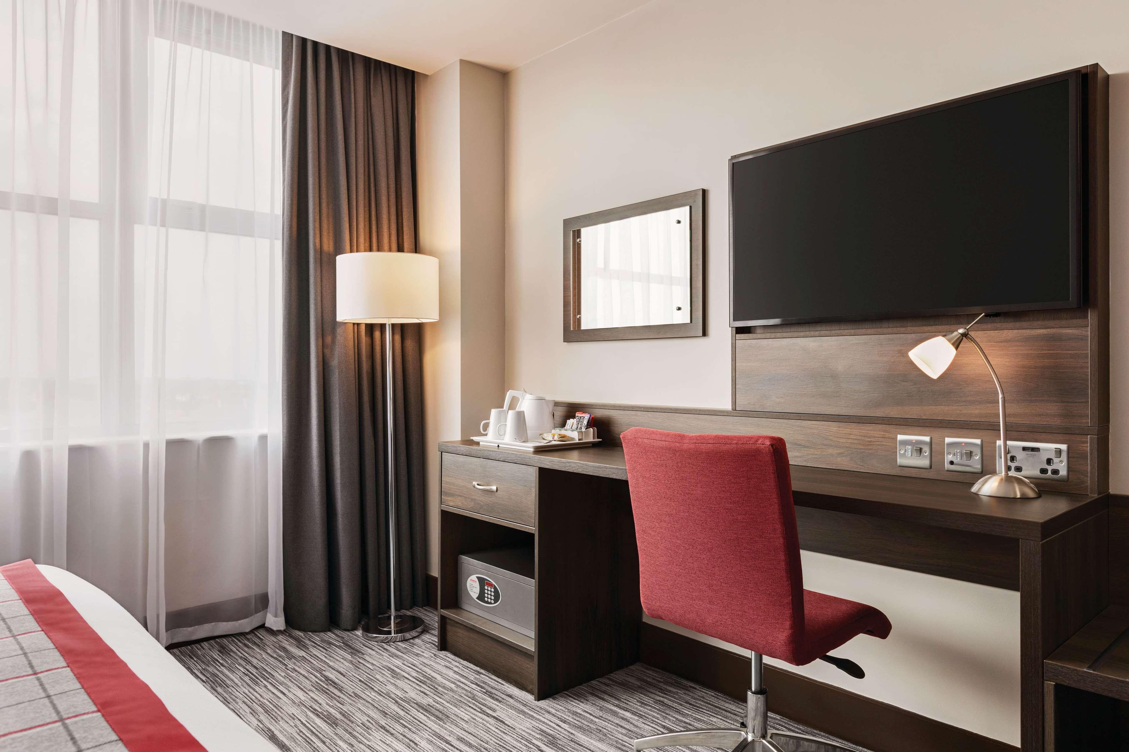 Ramada By Wyndham Leeds East Hotel